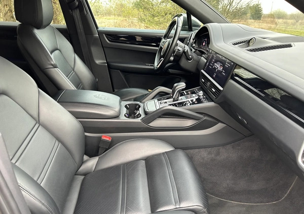 Porsche Cayenne cena 388000 przebieg: 45000, rok produkcji 2019 z Łęczna małe 277